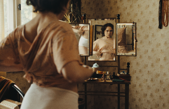 SoundOfFalling_directedbyMaschaSchilinski_officialfilmstill_copyrightFabianGamper_StudioZentral.jpeg